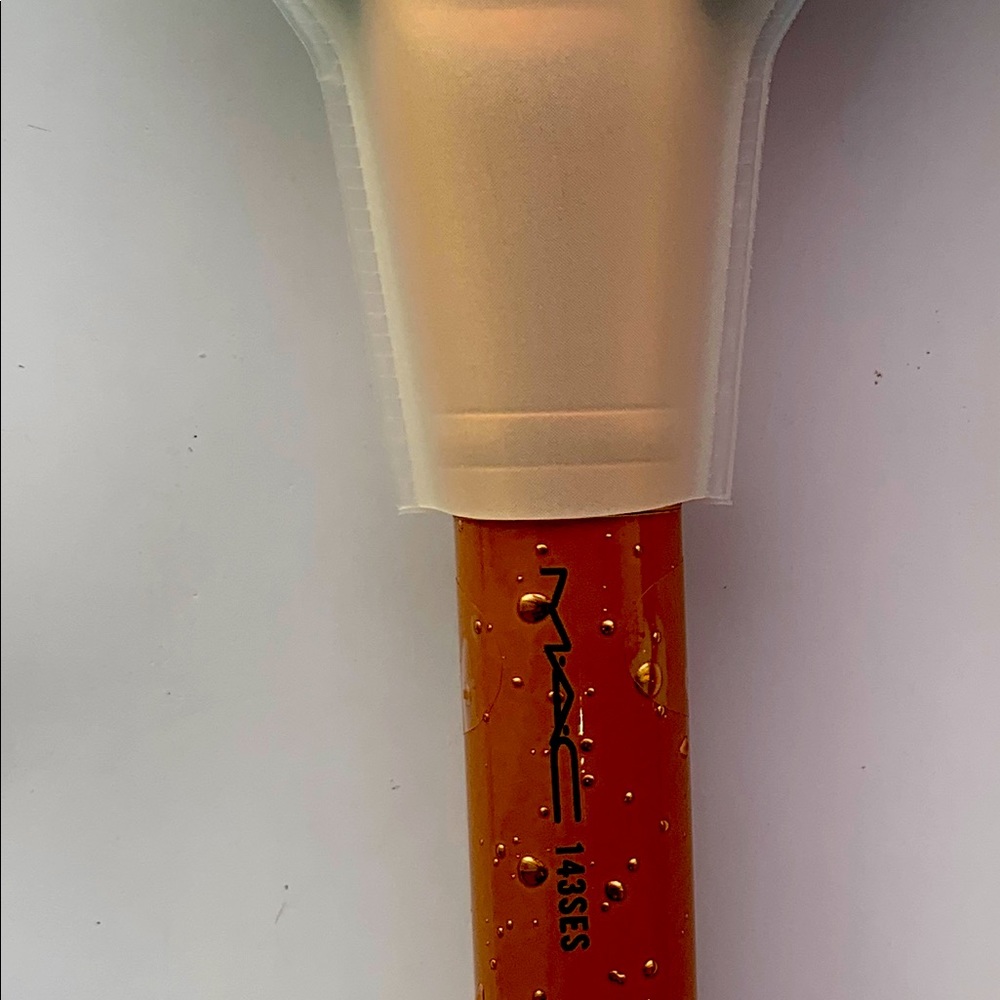 Bronzer 143 SES Medium Face Fan Brush - Picture 3 of 4